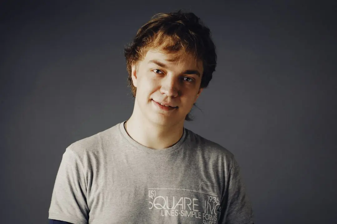 Zachary Smith: „Tăcerea artiștilor e o formă de frică, nu de înțelepciune