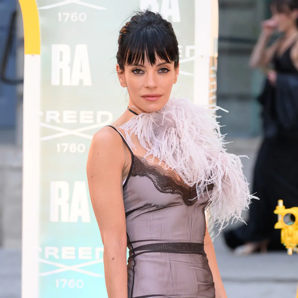 Lily Allen anulează concertul din Auckland din cauza unei infecții virale